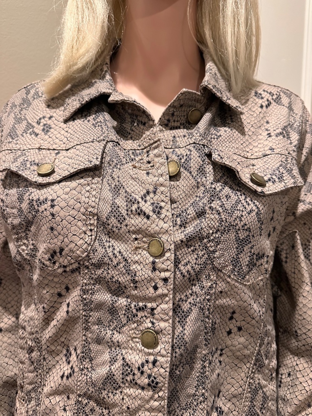 PROSPERITY DENIM Snakeskin Python Print Denim Trucker Jacket Size M - Picture 2 of 13
